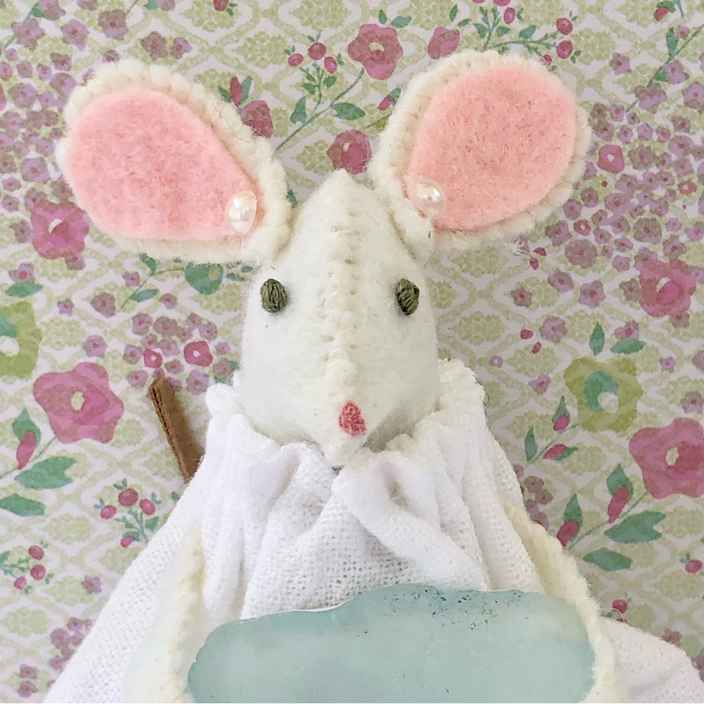 Seaglass beach felt mouse art doll hand-sewn cottage coast seaside collector - Picture 3 of 9